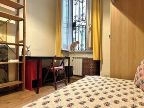 1 bedroom, iron/ironing board, free WiFi, bed sheets - Private room for female student only, shared with female host Rome Piazza Navona (Roma)