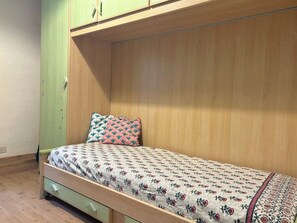 1 habitación, tabla de planchar con plancha, wifi gratis y ropa de cama 