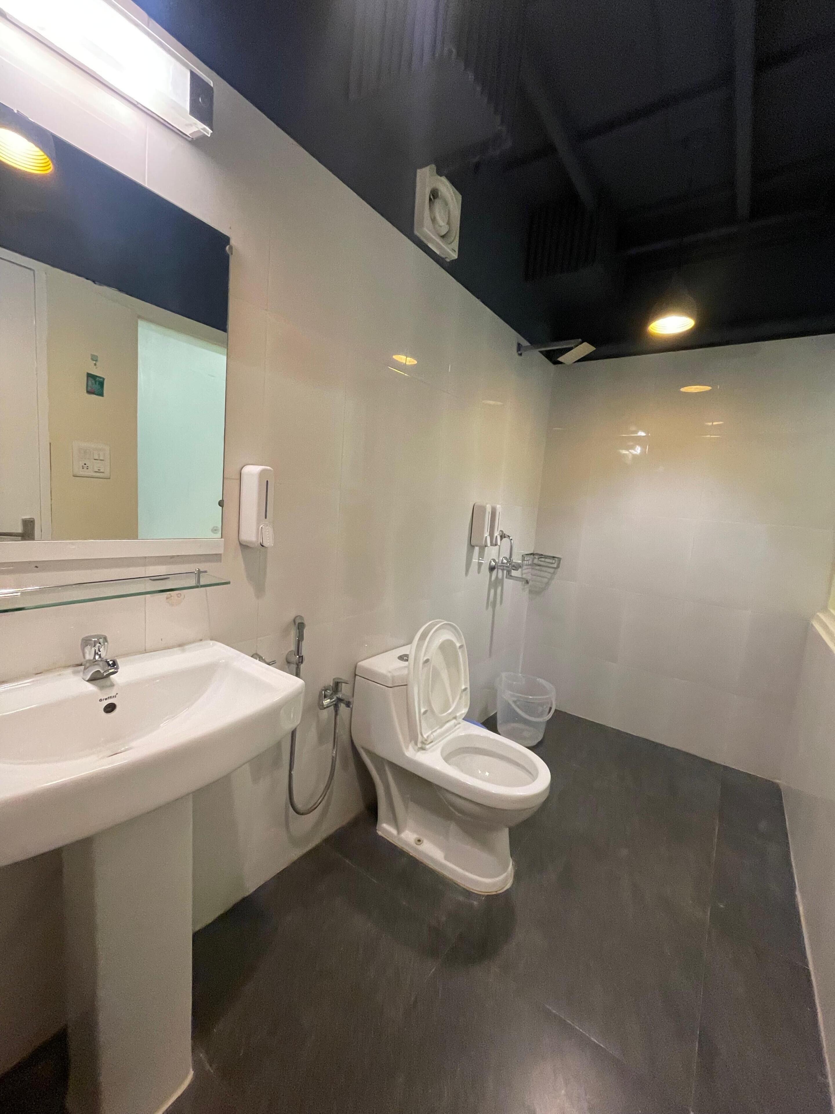 Standard Room | Bathroom | Free toiletries, towels, soap, shampoo