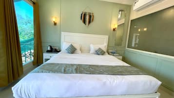 Super Deluxe Room | Desk, laptop workspace, WiFi (free), bed sheets