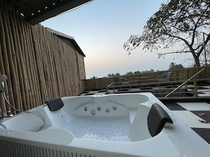 Chambre Exécutive | Salle de bain | Articles de toilette gratuits, serviettes fournies, savon, shampoing