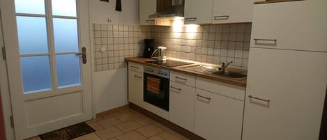 Mikroaaltouuni, uuni, liesi