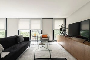 TV, offices - Suave Polanco Exclusive - Modern 2-Bedroom Apartment in Polanco (Mexico City)