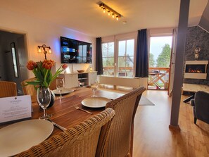 Dining - Quietly located vacation apartment with sea view - Ferienwohnung Blick auf Vilm (Putbus)