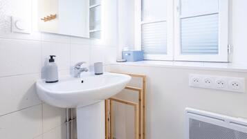 Ducha, secador de pelo, toallas