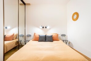 Iron/ironing board, WiFi, bed sheets - Renovated Apartment in the Heart of Pont-l’Abbé – River View, Close to the Ocean (Pont l'abbé)