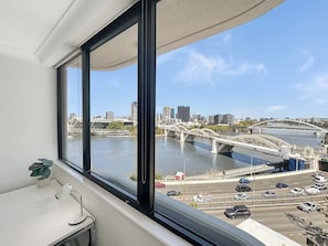 Interior - River View Sanctuary - Walk to CBD & South Bank (Brisbane City)