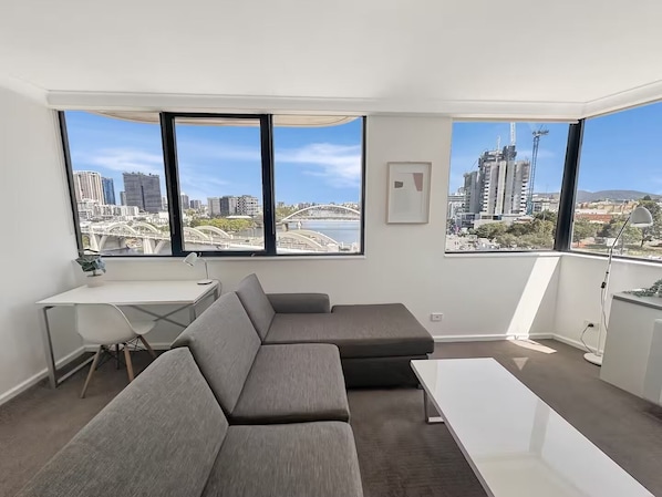 Living area - River View Sanctuary - Walk to CBD & South Bank (Brisbane City)