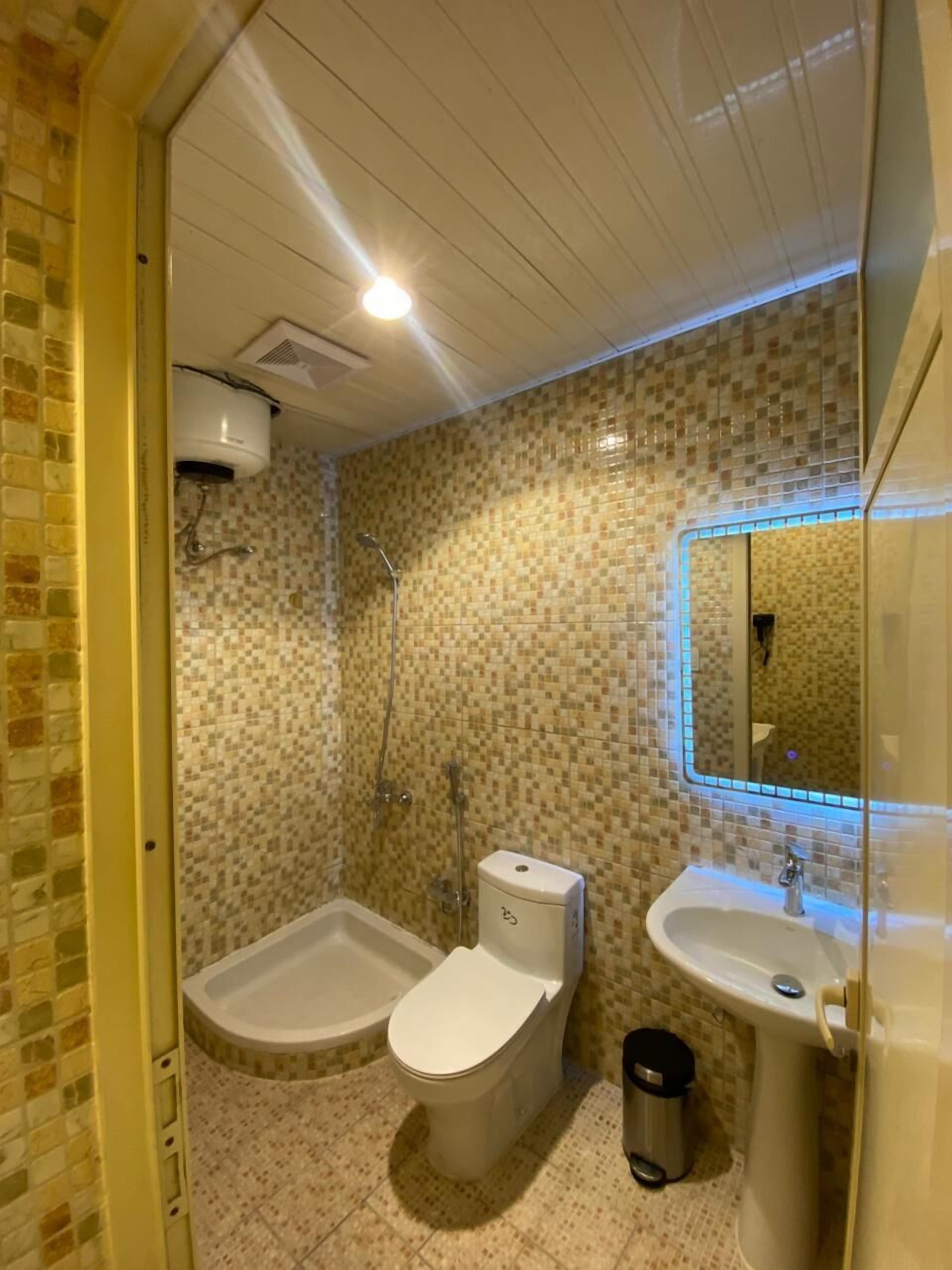 Deluxe Room, City View | Bathroom | Separate tub and shower, hair dryer, towels, soap