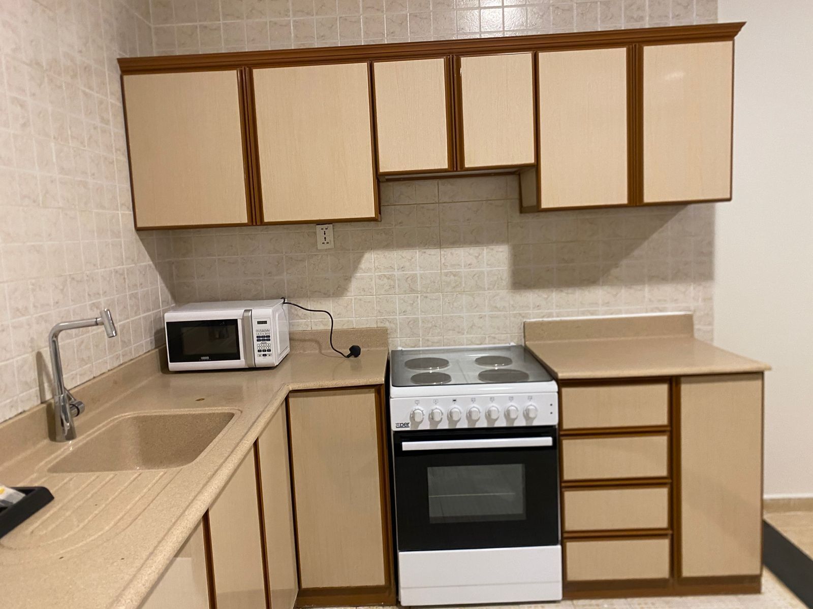 Microwave, stovetop, cookware/dishes/utensils