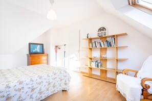 Strykjärn/strykbräda, wi-fi och sängkläder