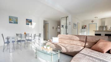 Télévision, table de tennis de table