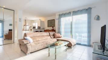 Fernseher, Tischtennisplatte