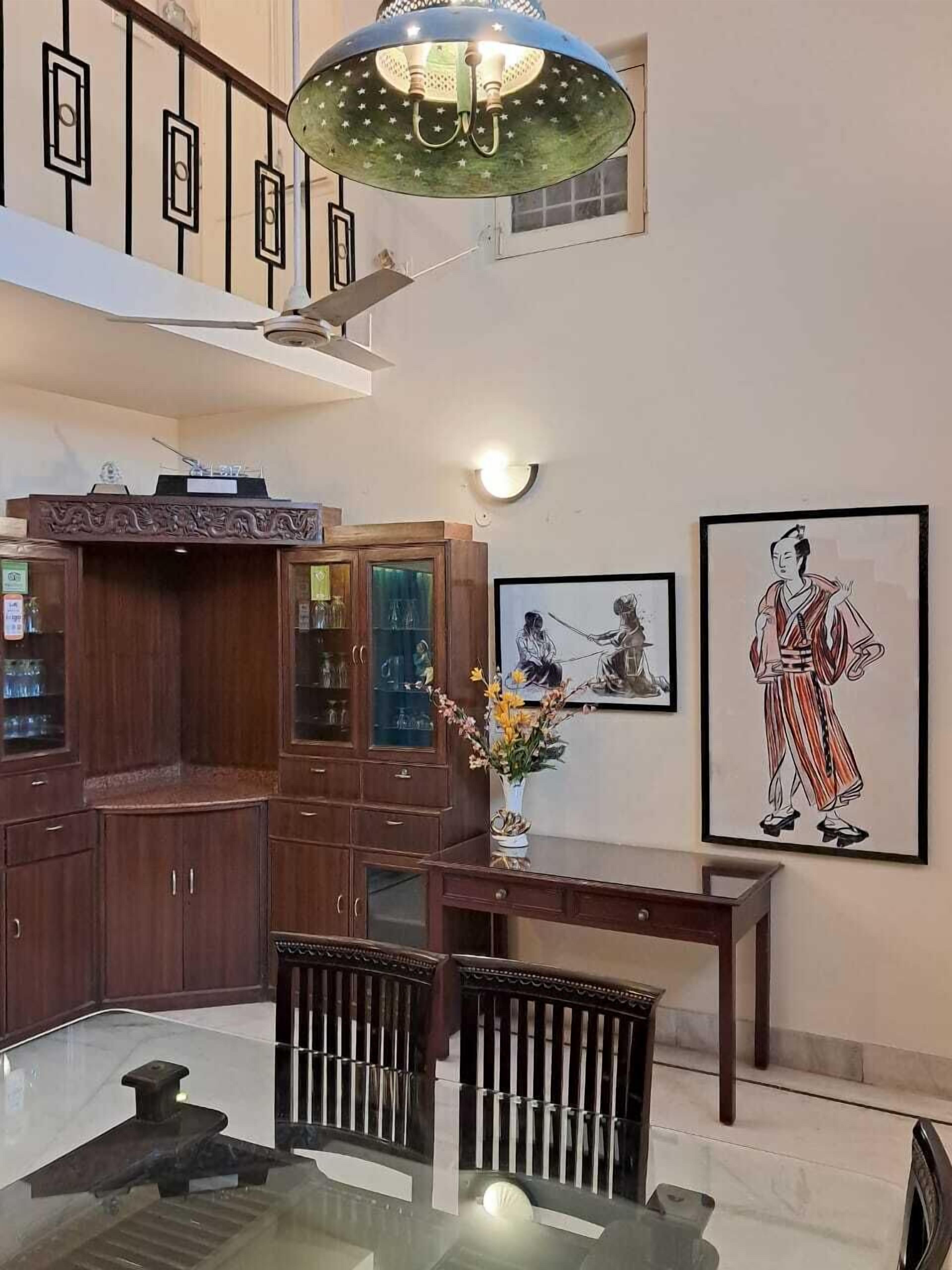 المنشأة من الداخل