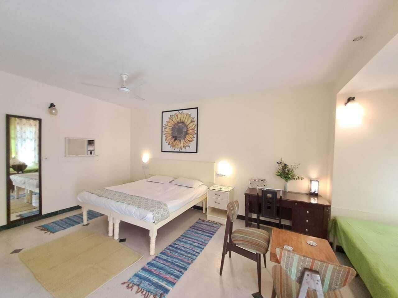 Deluxe Double Room | Desk, free WiFi, bed sheets