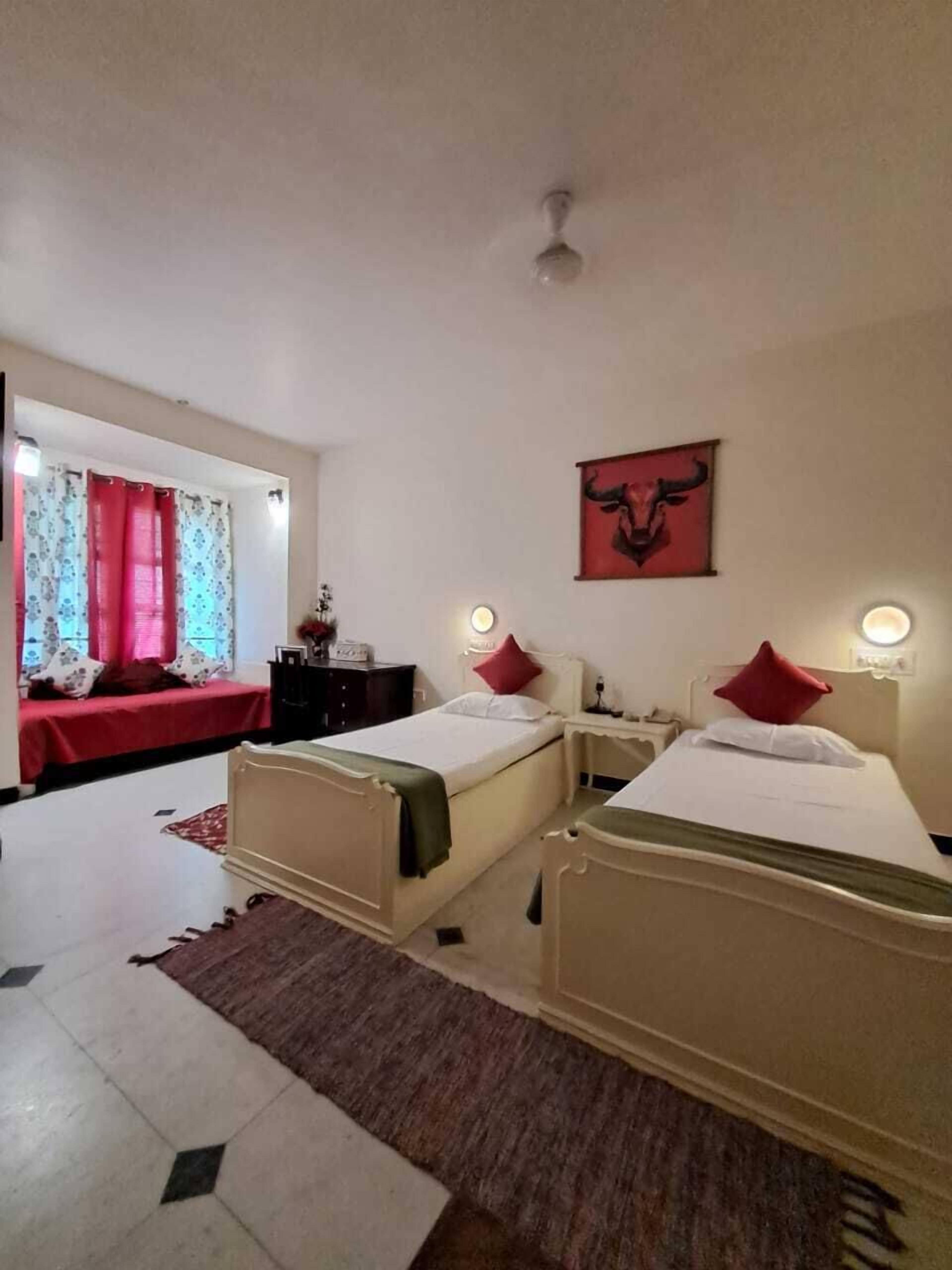 Deluxe Room, 2 Twin Beds | Desk, free WiFi, bed sheets