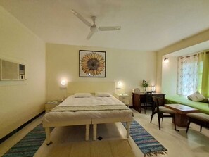 Kamar Double Deluks | Meja kerja, Wi-Fi gratis, dan seprai linen