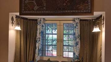 Phòng đôi Superior, ban công, quang cảnh vườn | Bàn, truy cập Internet không dây miễn phí, bộ trải giường