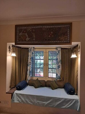 Desk, free WiFi, bed sheets - Vijaya's Homestead (Jaipur)