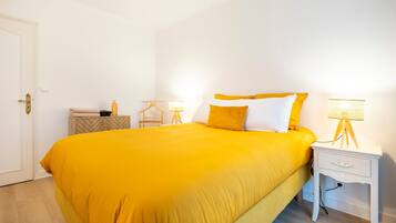 2 Schlafzimmer, Bügeleisen/Bügelbrett, Bettwäsche