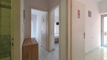 Iron/ironing board, internet, bed sheets