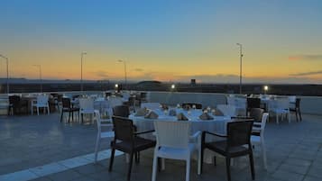 Kawasan bankuet terbuka