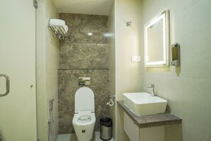 Ducha, toallas, jabón, shampoo