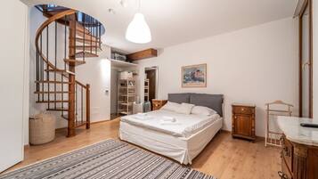 2 Schlafzimmer, Bügeleisen/Bügelbrett