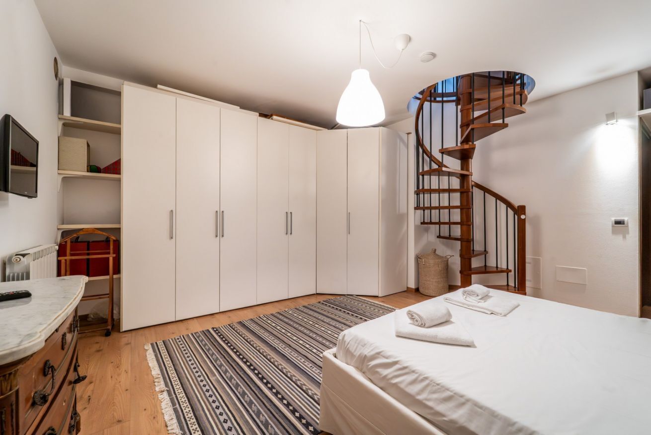 2 Schlafzimmer, Bügeleisen/Bügelbrett