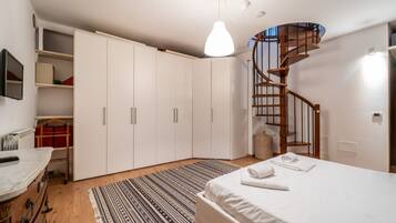 2 sovrum och strykjärn/strykbräda