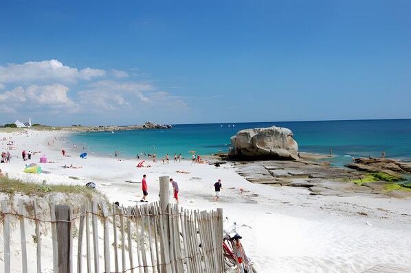 بالقرب من الشاطئ