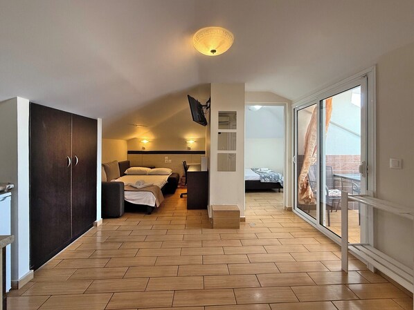 Strygejern/strygebræt, Wi-Fi, sengetøj