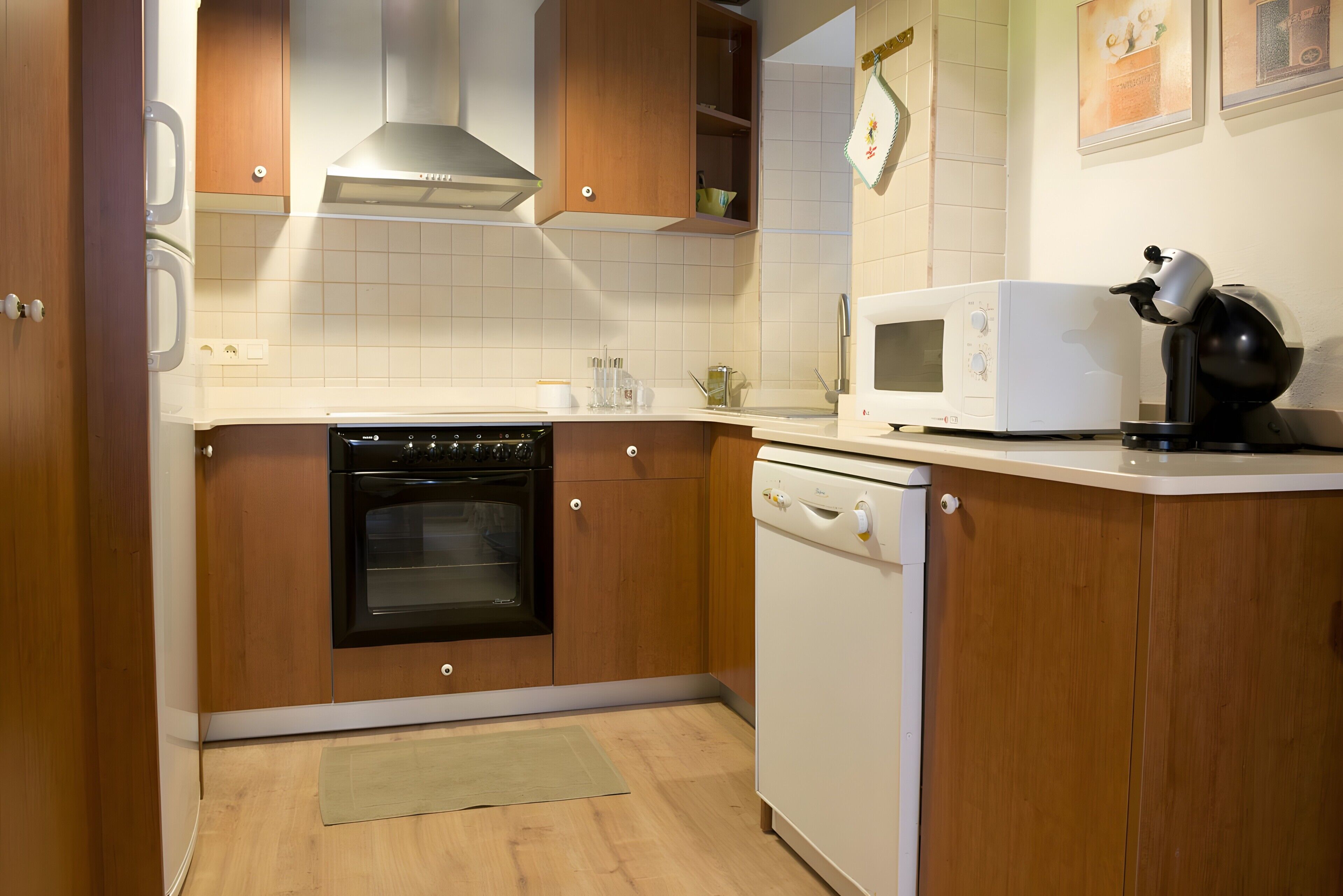 Frigorífic, microones, forn i placa de cuina 