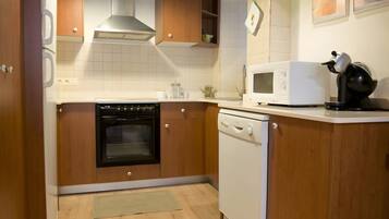 Frigorífic, microones, forn i placa de cuina