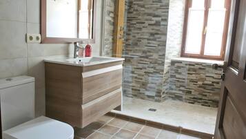 Shower, free toiletries, hair dryer, towels
