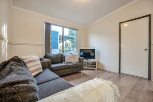 Villa, 2 Bedrooms, Non Smoking | Living area