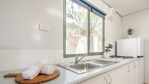 Cabin Tiêu chuẩn, 2 phòng ngủ, không hút thuốc | Bếp riêng | Tủ lạnh, lò vi sóng, bếp nấu, ấm điện 