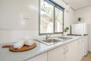 标准小屋, 2 间卧室, 无烟房 | 私人厨房 | 大冰箱、炉灶、厨具/餐具