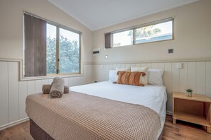 Villa, 2 soverom, ikke-røyk | Skrivebord for bærbar PC og wi-fi (inkludert)