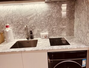 Comfort-Doppelzimmer, Stadtblick | Eigene Kochnische | Mini-Kühlschrank, Mikrowelle, Kochgeschirr/Geschirr/Besteck