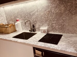 Comfort Double Room, City View | Private kitchenette