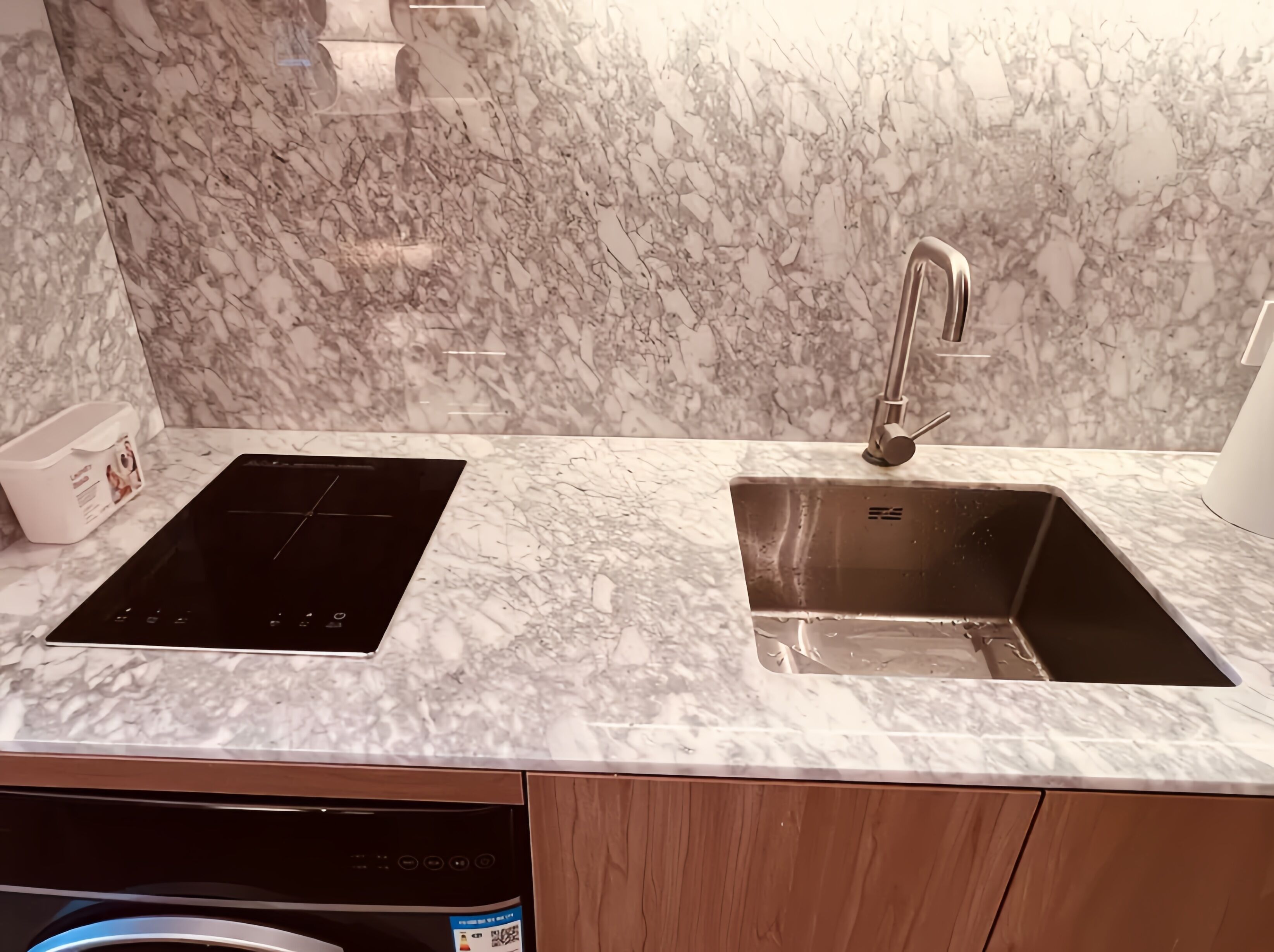 Junior Double Room, City View | Private kitchenette | Mini-fridge, microwave, cookware/dishes/utensils