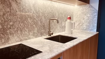 Junior Double Room, City View | Private kitchenette | Mini-fridge, microwave, cookware/dishes/utensils