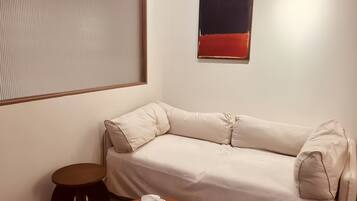 Habitación doble Confort, vista a la ciudad | Área de sala de estar