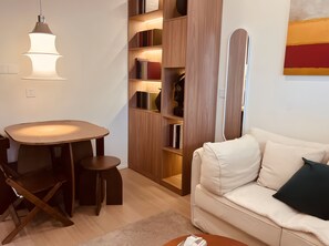 Junior Double Room, City View | Living area