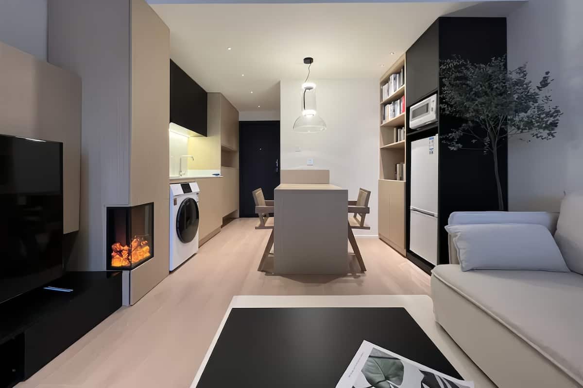 Classic Double Room, City View | Living room