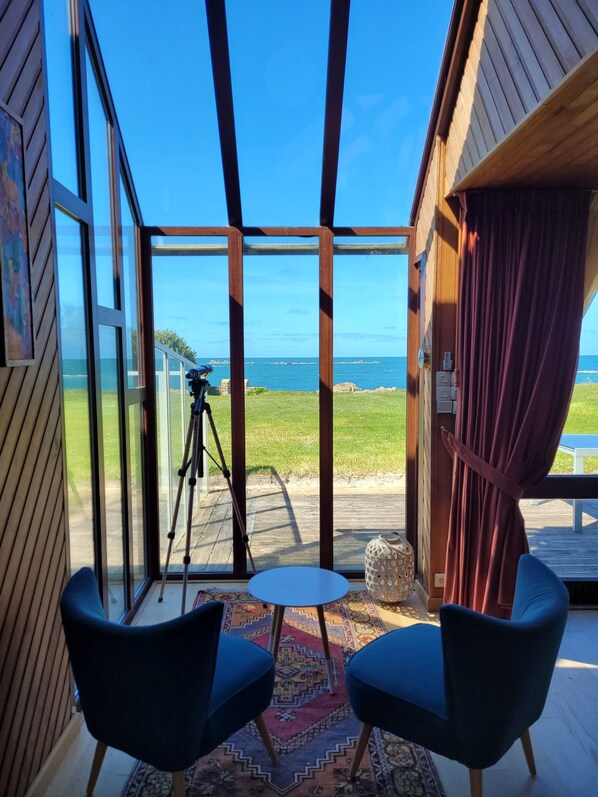 Interior - "Maison de la dune", sea view and direct beach access (Plouescat)