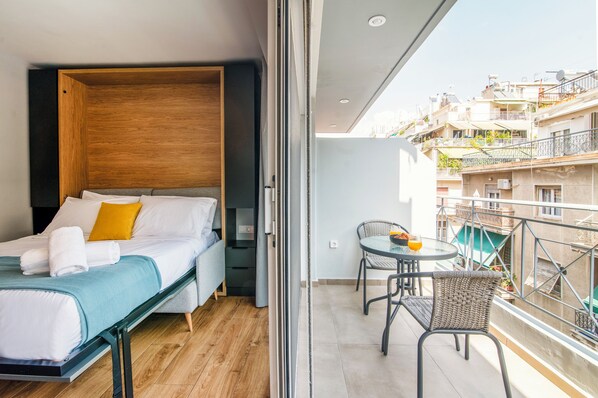 Signature Studio, Balcony | Individually decorated, individually furnished, blackout drapes - Kali 56 (Athens)