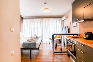 Signature-Studio, Balkon | Individuell dekoriert, individuell eingerichtet, Verdunkelungsvorhänge