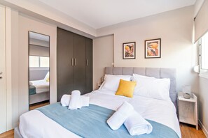 Superior-Apartment, Balkon | Individuell dekoriert, individuell eingerichtet, Verdunkelungsvorhänge
